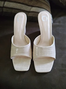 Journee Vivvy Tru Comfort Foam™ Damen-Keilsandalen Größe 9,5 - Bild 1 von 9