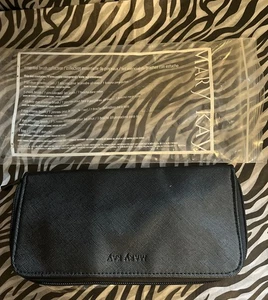 MARY KAY Essential Brush Collection 5 Brushes W/ Zip-Up Case - Foto 1 di 4