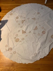 Vintage large round table cotton cloth 72” diameter hand embroidered white New - Picture 1 of 7