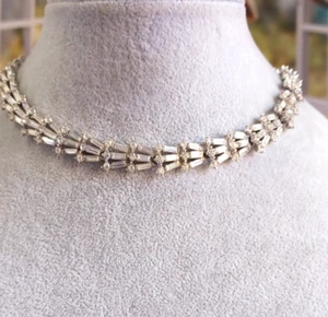 Collar Gargantilla Vintage TRIFARI Corte Baguette Piedras y Estrás de Vidrio - Imagen 1 de 10
