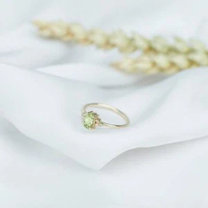 18K Yellow Gold Natural Peridot and Diamonds Minimalist Women Ring Birthday Gift - Picture 1 of 5