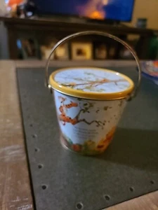 VTG 90s Winnie The Pooh Honey Pots Chocolates Empty Tin Pail Disney World Parks - Picture 1 of 2