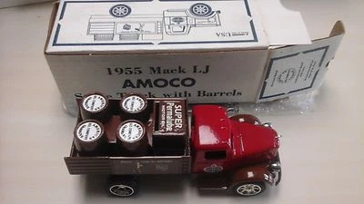 Camión de estacas Mack LJ 1995 Amoco con banco de barriles Foto 1 de 3