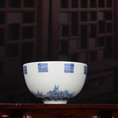 Taza china Ming Chenghua azul y blanco porcelana pescado y ocho diagramas 3,1" Foto 1 de 4
