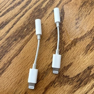 Pair of Apple Lightning to Headphone Jack Cables (2)Mfi-Certified - Photo 1 sur 3