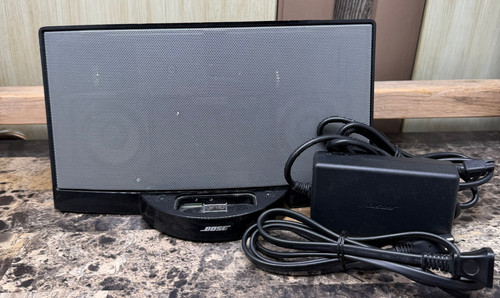 Bose SoundDock digital Music System w Power Supply; White; Sounds