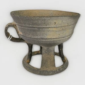 Pedestal de cerámica coreano Silla dinastía 57 aC - 935 dC corte ritual con pequeñas astillas - Imagen 1 de 16