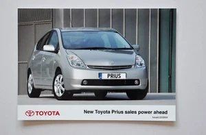 Foto de prensa de coche - Toyota Prius 2004 - metálico - vista lateral/delantera - Imagen 1 de 1