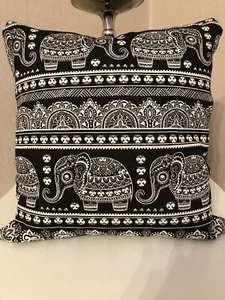 Black And White ‘Elephants’ 12” Complete Cushion - Picture 1 of 2