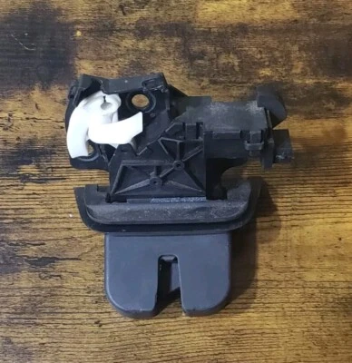 Actuador de bloqueo de escotilla tapa maletero trasero AUDI Q7 TT A3 A4 A6 2008-2015 8P4827505C Foto 1 de 2
