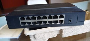 SWITCH ETHERNET LAN 16 porte 200 megabit TP-LINK TL-SF1016D IN SCATOLA ORIGINALE - Foto 1 di 4