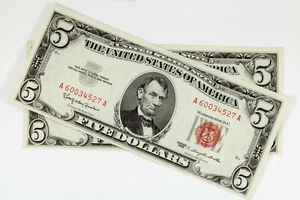 Lot of 2 Consecutive 1963 $5 Red Seal United States Notes Choice to Gem BU - Picture 1 of 6