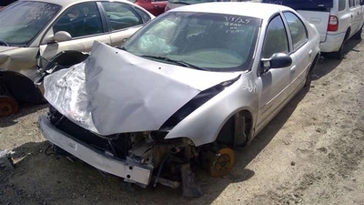 Fuse Box Engine Compartment Fits 00 AVENGER 437371 - Image 1 of 4