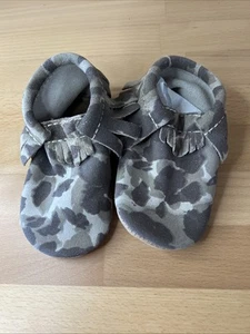 Freshly Picked Toddler Boys Girls Brown Suede Camo Fringe Moccasin Size 6 - Picture 1 of 5