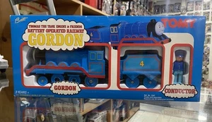 VTG 1995 Tomy Thomas The Tank Engine And Friends Gordon W/ Conductor Open Box - Picture 1 of 2