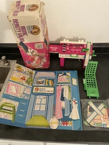 Classic 1976 THE BIONIC WOMAN Beauty Salon & Bionic Woman Doll near complete - Picture 1 of 1