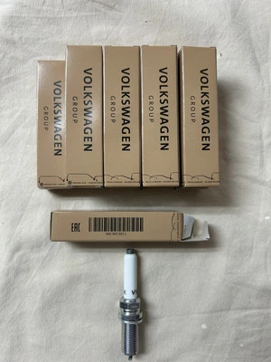 Vw Oem Box Of 10 Spark plugs. 06K905601L - Image 1 of 3