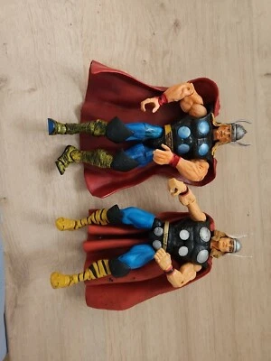 Par de figuras de Thor de leyendas de Marvel Foto 1 de 4