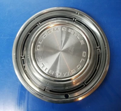 *UNO* Oldsmobile F-85 Cutlass 1968 vintage tapacubos cubierta de rueda usada. #4007 Foto 1 de 4