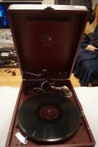 Antiguo fonógrafo rojo His Masters Voice 102 gramófono coleccionable de colección - Imagen 1 de 12