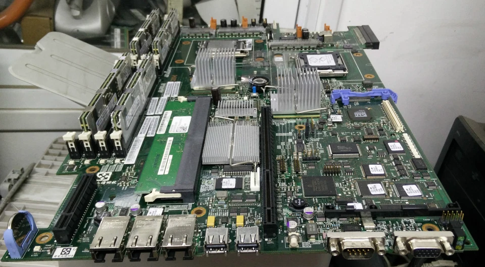 IBM 43W5889 43W8206 X3550 System Board w/ 3GHz 5160 CPU, 4x2GB Memory & 25R8079 - Image 1 of 1
