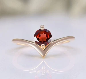 Delicado anillo de compromiso de boda redondo de plata 925 granate rojo enchapado en oro rosa de 14 quilates - Imagen 1 de 7