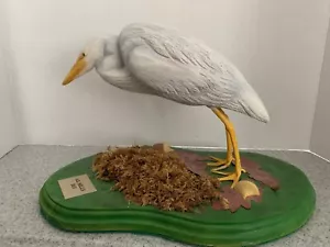 A E Miles Craved Egret Bird On Platform - Bild 1 von 11