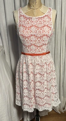Vestido sin mangas tejido coral/encaje blanco ELLE para mujer talla 6 usado  Foto 1 de 4