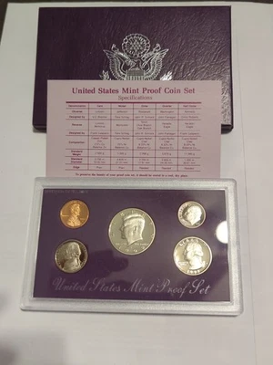 1992 S Clad Us Mint Proof Set 5 Coin Set W/ COA & Original Government Packaging - Image 1 of 2