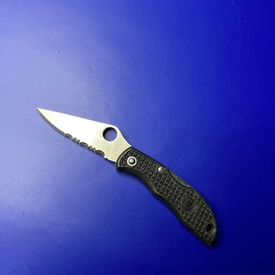 Spyderco Ladybug 1st Gen  Combo Edge Lock Back Pocket Knife - Image 1 of 4