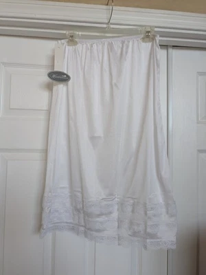 Vtg. Wonder Maid Silky Soft Nylon Half-Slip Trimmed in Lace - NWT - LARGE - Image 1 of 4
