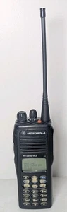 Motorola HT1550 XLS UHF 450-527 MHz 255 Channel Front Panel Programmable GMRS - Picture 1 of 11