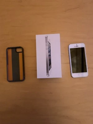 Apple iPhone 5 - 16GB - white(Verizon) md655ll/a (CDMA + GSM) unlocked  - Image 1 of 4