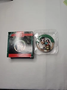 New Vtg 1992 Hallmark Keepsake Ornament Peace on Earth Spain Paz Sobre La Tierra - Picture 1 of 4