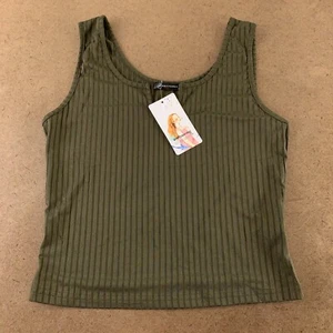 Pretty Garden Women's Medium Olive Green Ribbed Knit V Neck Cropped Tank Top NWT - Picture 1 of 8