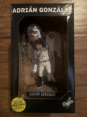 Adrian Gonzalez 2017 #2 SGA SELFIE Bobblehead - Los Angeles Dodgers BASEBALL NIB Cover