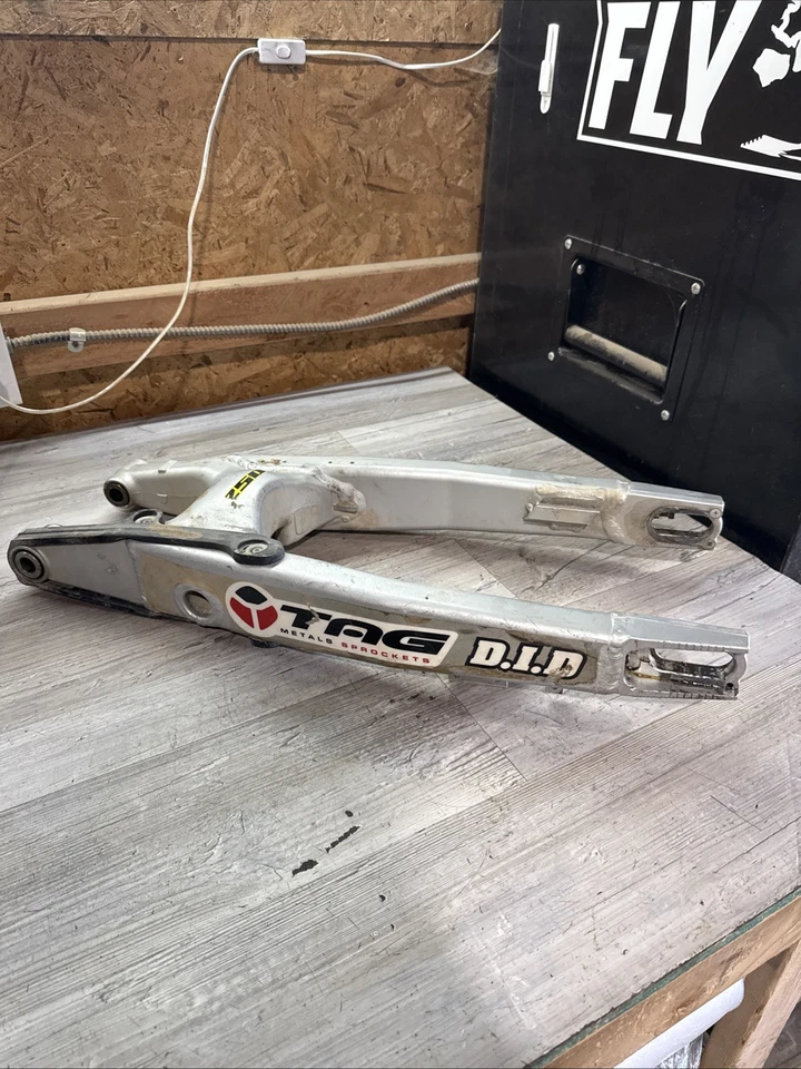 Suzuki RMZ250 2004 basculante brazo oscilante suspensión perno roto Foto 1 de 4