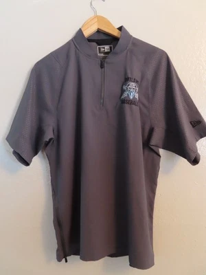 Chaqueta New Era Outlaws Béisbol Jaula de Batalla Manga Corta Gris 1/4 Cremallera Talla S Foto 1 de 4