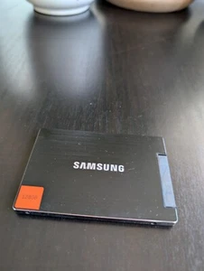Samsung 830 Series 128GB 2.5 Zoll SATA-III 6Gb/s MZ-7PC128 SSD intern - Bild 1 von 4