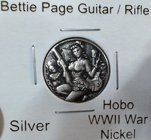 HOBO Bettie Page Gewehr Gitarre aus echtem Silber Kriegsnickel SIGNIERT Betty - Bild 1 von 2