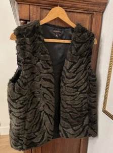 Dana Buchman Women’s Faux Fur Vest Size Medium Vintage Pockets - Picture 1 of 6