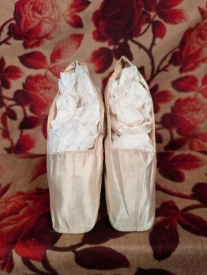 ZAPATOS DE BODA REGENCY 1805 - 1810 SEDA RECTOS CON PUNTERA CUADRADA FR CONNECTICUT EST Foto 1 de 4