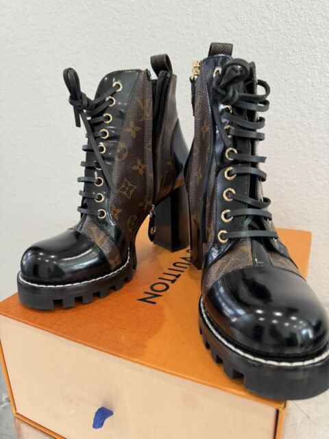 🔴SOLD🔴Botas Louis Vuitton T. 38 negras con monogram en orillas y