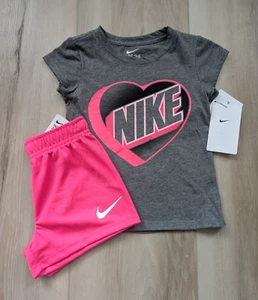 Nike Tee Shirt & Shorts Set Girls Size 5 NWT Glitter Heart Pink 2-Piece Outfit - Picture 1 of 4
