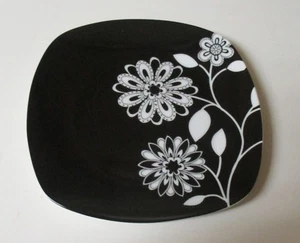 Oleg Cassini Artists Fleur Set of 8 Square Salad Dessert Plates Black White NWT - Picture 1 of 4