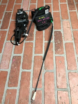 Chevrolet Malibu 2017-2018 soporte de manija de puerta exterior delantero izquierdo con cerradura OEM Foto 1 de 4