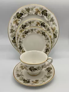 Royal Doulton Larchmont 5 Teile Gedeck(e) Abendessen Salat Brot Teller Tasse - Bild 1 von 2