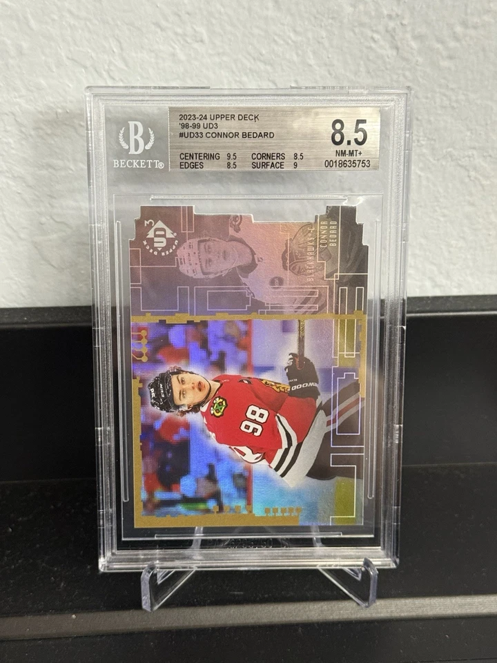 Serie extendida de cubierta superior 2023-24 - 1998-99 Ud3 Connor Bedard #UD3-3 (RC) Foto 1 de 3