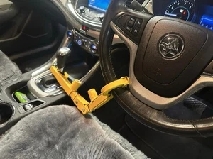 Kar Kuffs Steering Wheel Lock, Anti-Theft Lock. It's The Best Lock I've Had - Picture 1 of 9