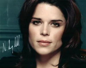 Neve Campbell signed 8x10 Foto Autogramm Bild handsigniert und COA - Bild 1 von 1